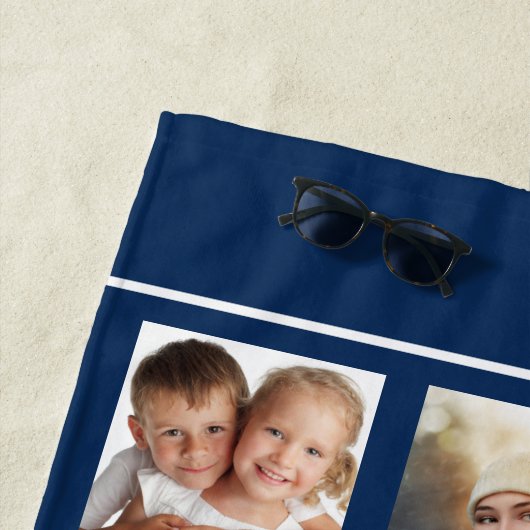 Serviette De Plage Écriture en monogramme bleu marine (En situation)