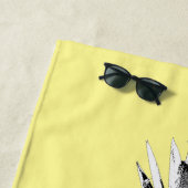 Serviette De Plage Élégant ananas jaune | Monogramme personnalisé (En situation)