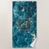 Serviette De Plage Elégant bleu doré effet de marbre Monogramme (Devant)
