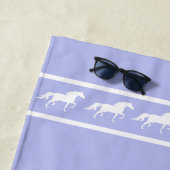 Serviette De Plage Elegant, Chic White Horses on Light Blue (En situation)