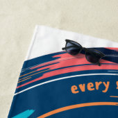 Serviette De Plage Élégant coucher de soleil tropical moderne (En situation)