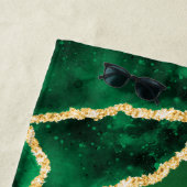 Serviette De Plage Élégant émeraude et doré personnalisé (En situation)