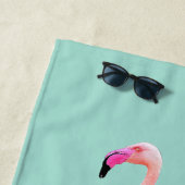 Serviette De Plage Élégant Flamant rose vert rose | Monogramme person (En situation)