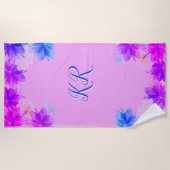 Serviette De Plage Élégant Fleurs tropicales violet bleu Monogramme (Devant)