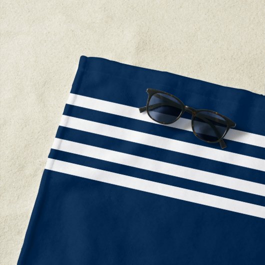 Serviette De Plage Elegant Navy Blue Custom Family Lake House (En situation)