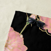 Serviette De Plage Elégant rose & or Aquarelle Rose Design noir (En situation)