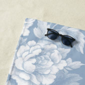 Serviette De Plage Elégante Bachelorette en toile bleue Dusty Vintage (En situation)