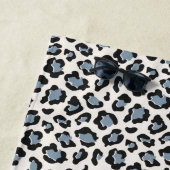 Serviette De Plage Empreinte de léopard première typographie bleu mod (En situation)