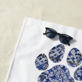 Serviette De Plage Empreintes de pattes de chiens - Carreaux portugai (En situation)