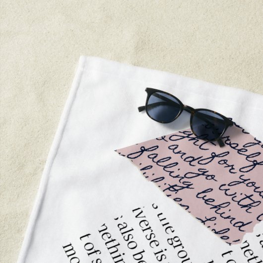 Serviette De Plage Esthétique Magazine - Style Rétro Editorial (En situation)