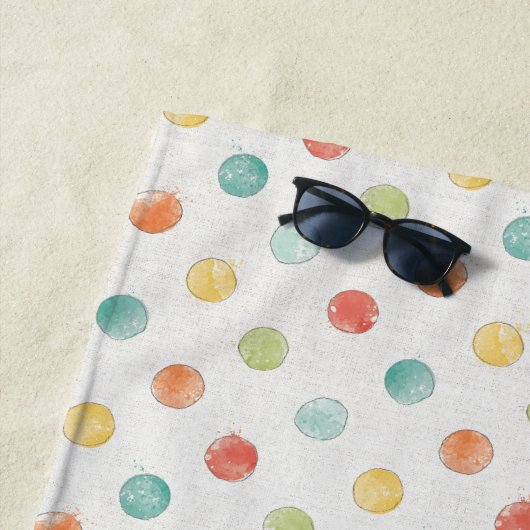 Serviette De Plage Étape réfléchie de papillons du monogramme | (En situation)