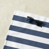 Serviette De Plage été personnalisé bleu marine et blanc  (En situation)