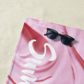 Serviette De Plage 'Été, Soleil & Amusement' Cupcake Rose Frosting (En situation)