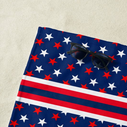 Serviette De Plage Étoiles patriotiques rouge blanc et bleu (En situation)