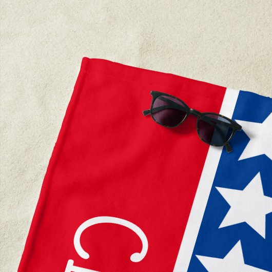 Serviette De Plage Étoiles rouges blanches et bleues personnalisées (En situation)