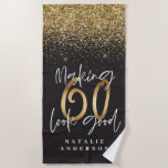 Serviette De Plage Faire 60 look bonne parties scintillant or anniver<br><div class="desc">Célébrez votre 60e anniversaire en style avec cet effet de parties scintillant noir,  blanc et or 60 et fabuleux design d'anniversaire. Un design moderne avec texte de script et graphismes en gras. Modifiez la couleur pour la customiser. Partie d'une collection.</div>