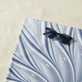 Serviette De Plage Fantaisie dynamique Tons bleus abstraits Nom fract (En situation)