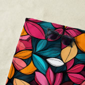 Serviette De Plage Fantastique motif floral en Turquoise & Berry (En situation)
