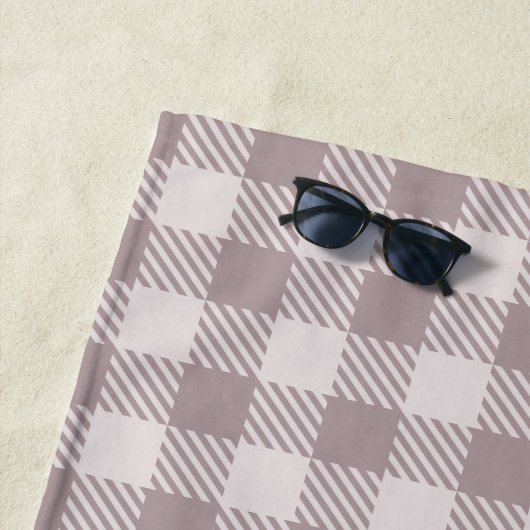 Serviette De Plage Farmhouse Buffalo Check Plaid Beige Monogramme (En situation)