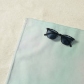 Serviette De Plage Féminin Rose Pastel Vert Dégradé Script (En situation)