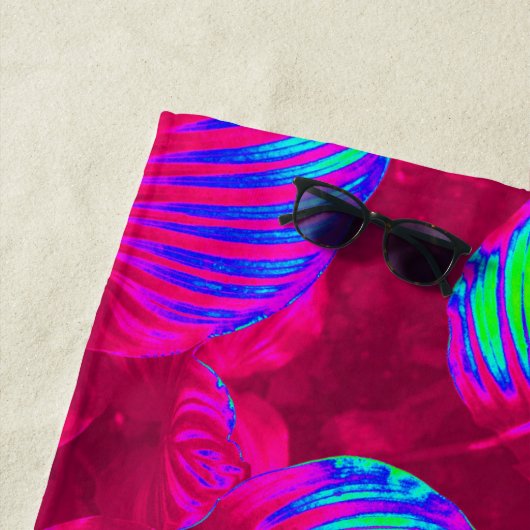 Serviette de plage Feuille Tropical Lush Magenta (En situation)
