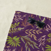 Serviette De Plage Feuilles botaniques : un dos violet époustouflant (En situation)