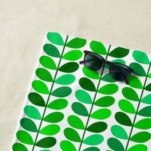 Serviette De Plage Feuilles danois du milieu du siècle, Emerald et Li (En situation)