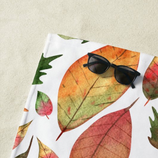 Serviette De Plage Feuilles d'automne monogrammes Automne Rouge Vert  (En situation)
