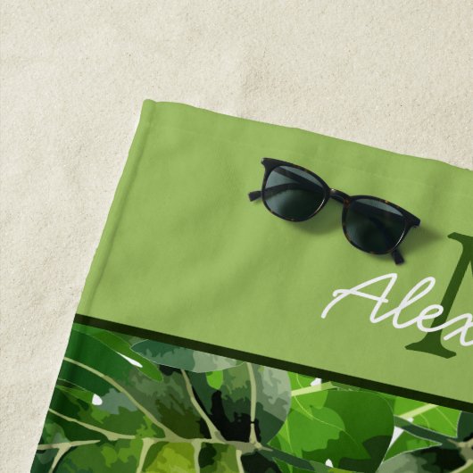 Serviette De Plage Feuilles de verdure tropicale moderne (En situation)