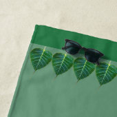 Serviette De Plage Feuilles plantes sur Vert Personnalisé (En situation)
