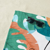 Serviette De Plage Feuilles tropicaux brillants Nom personnalisé (En situation)