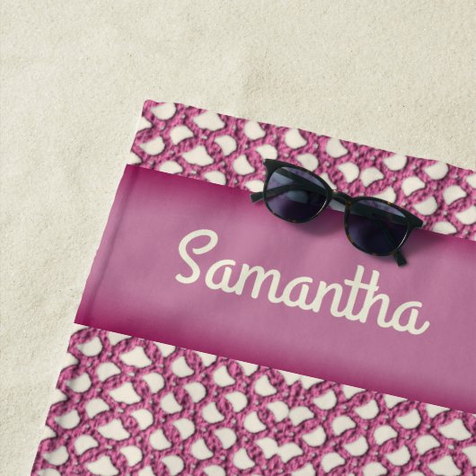 Serviette De Plage Fil Crochet rose - Personnaliser avec votre nom (En situation)