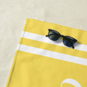 Serviette De Plage Filles de week-end en jaune vif Monogramme nom (En situation)