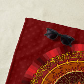 Serviette de plage Fire Mandala (En situation)