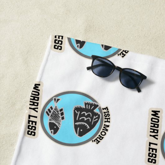 Serviette De Plage Fish More Worry Less (En situation)
