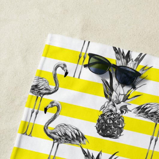 Serviette De Plage Flamant rose fille ananas jaune blanc Monogramme (En situation)