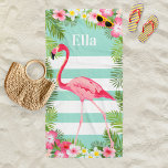 Serviette De Plage Flamant rose rose d'Aqua tropical Monogramme sur m<br><div class="desc">Cette serviette de plage élégante et personnalisée en été est ornée d'un joli flamand rose, de luxuriants feuilles de palmiers tropicaux, de fleurs d'hibiscus et de rayures côtières blanches. Les couleurs vives comprennent le rose, le magenta, le jaune, le vert, le doré jaune et le bleu d'eau. Personnalisez le texte...</div>