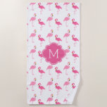 Serviette De Plage Flamants roses amusants Motif Monogramme<br><div class="desc">Design monogrammé tendance et chic avec un cool et un motif de flamants roses populaire.</div>