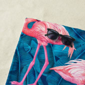 Serviette De Plage Flamants roses sur feuilles de bananes bleues (En situation)