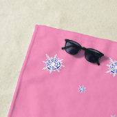 Serviette De Plage Flambeaux d'hiver roses (En situation)