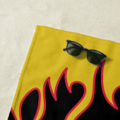 Serviette De Plage Flammes Jaune, Rouge et Noir Personnalisées (En situation)