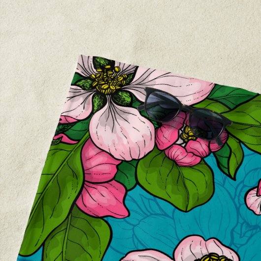 Serviette De Plage Fleur d'Apple sur le turquoise (En situation)