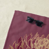 Serviette De Plage Fleur de Protéa dorée Bourgogne Dessin botanique (En situation)