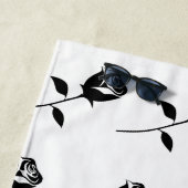 Serviette De Plage Fleur de Saint-Valentin noire Thunder_Cove (En situation)
