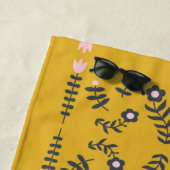 Serviette De Plage Fleur folk scandinave jaune Personnalisée (En situation)