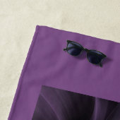 Serviette De Plage Fleur pourpre de fractale (En situation)