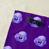 Serviette De Plage Fleur violet Pansy Motif sans couture sur (En situation)