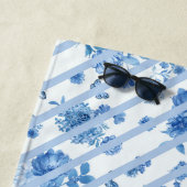 Serviette de plage fleurie (En situation)