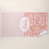 Serviette De Plage Fleurs blanches sur la pêche et Pois Monogrammes (Devant)