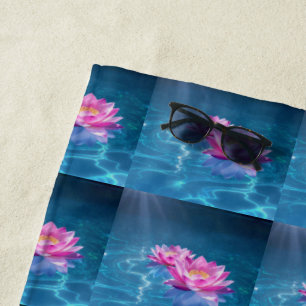 Serviette De Plage Fleurs de Lotus rose flottant sur l'eau bleu crist